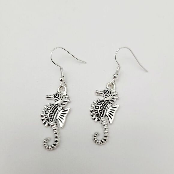2/$20 Brand New Handmade Seahorse Earrings - Picture 1 of 4